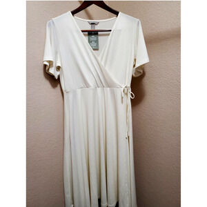 H&M winter white short sleeve faux wrap dress size L. NWT.
